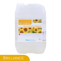 Ein 5-Liter-Behälter von Brilliance ElasticCleaner von Berger-Seidle mit einem Sonnenblumenmotiv auf dem Etikett, weißem Deckel und gelbem Branding. Das Wort "Brilliance" erscheint in einem gelben Kasten in der unteren linken Ecke.