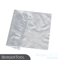 Auf weißem Hintergrund ist eine transparente, quadratische Plastiktüte mit einer strukturierten Oberfläche und einem gesiegelten, gewellten Rand abgebildet. In den Ecken erscheinen die Worte "BERGERTOOL" und "Berger-Seidle Logistic Center".