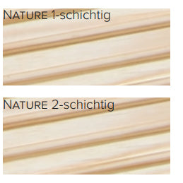 Zwei Nahaufnahmen von Holzoberflächen sind mit "NATUR 1-schichtig" (eine Schicht) und "NATUR 2-schichtig" (zwei Schichten) beschriftet und zeigen leichte Unterschiede in Textur und Oberfläche.