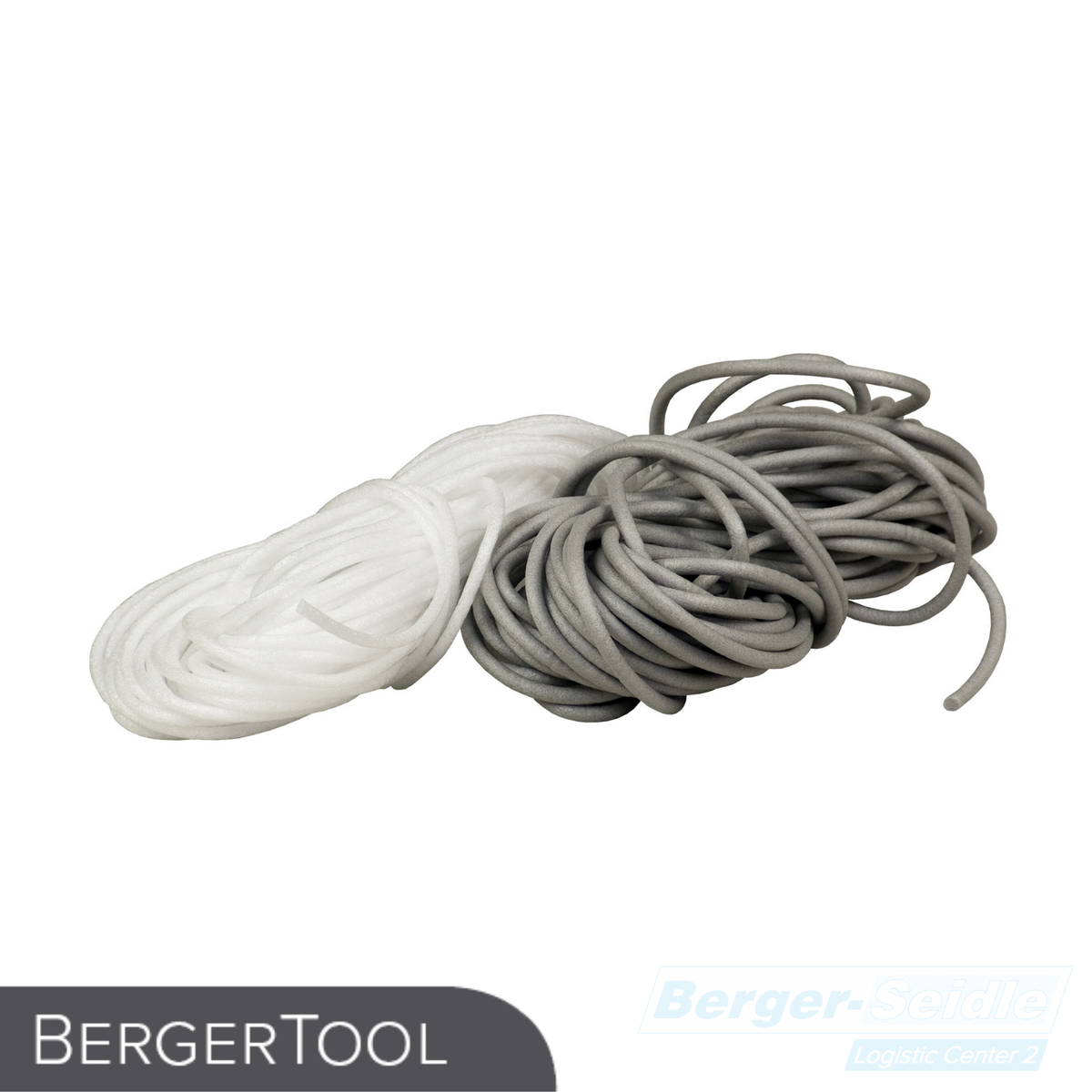 Zwei aufgerollte Schnurbündel, ein weißes und ein graues, sind nebeneinander auf einem weißen Hintergrund angeordnet. Das Bild enthält das BergerTool-Logo in der unteren linken Ecke.
