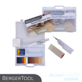 Ein Kunststoffkoffer, der ein BERGERTOOL SmartRepair Set mit farbigen Wachsblöcken, einem Polierwerkzeug, einer kleinen Flasche, einem Pinsel, einem Kunststoffspachtel und einer Anleitung für die Holzreparatur enthält.