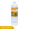 Eine weiße 1-Liter-Flasche Brilliance Neutralreiniger für geölte und versiegelte Holzfußböden, mit einem gelben Sonnenblumen-Etikett mit Produktangaben und dem Berger-Seidle-Logo am Boden.